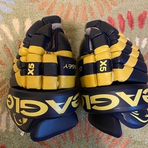 Like New, Eagle Hockey Gloves Odyssey x5, size 12.5”